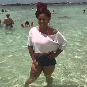 Meet your Posher, Crystal