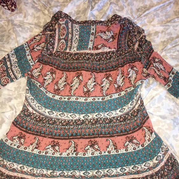 Vintage Patterned Button-Up Blouse - Picture 4 of 5