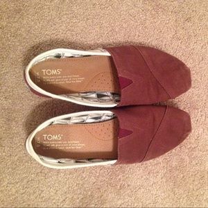 Maroon and White Classic Toms