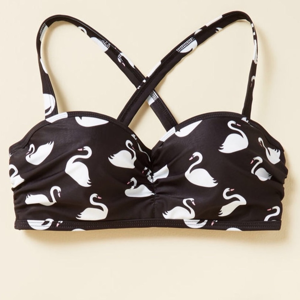 Modcloth Waterfront Flaunt Swimsuit Top Swans in L