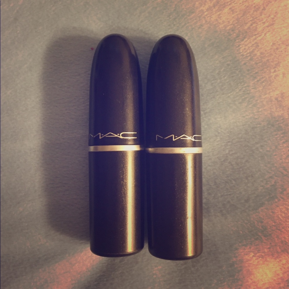 2 * MAC beautiful lady😘💋