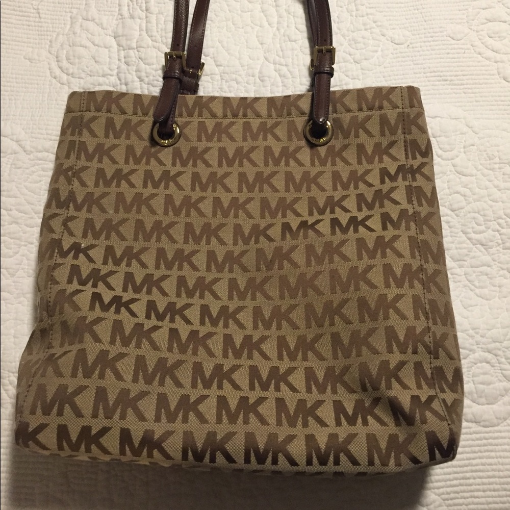 MK Michael Kors Jet Set Purse