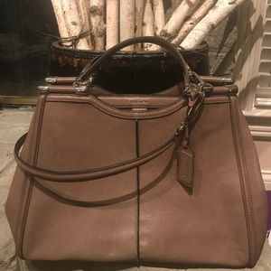 Medium sized Coach handbag in Taupe