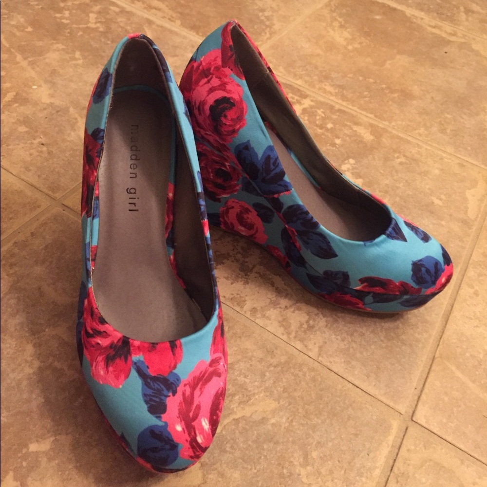 Madden Girl Floral wedge