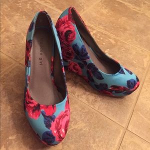 Madden Girl Floral wedge