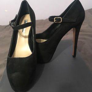 H BY HALSTON ROSALIND PUMPS