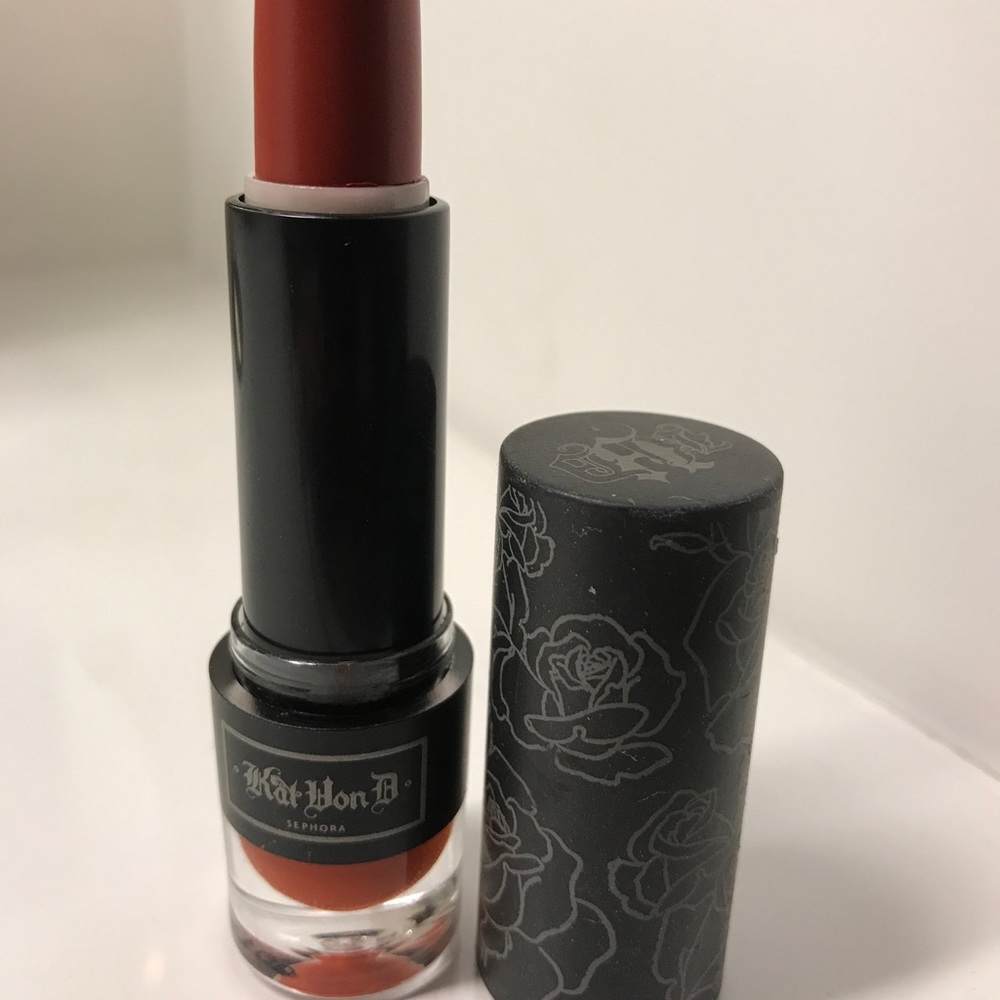 Kat Von D Painted Love Lipstick MISFIT- 💄