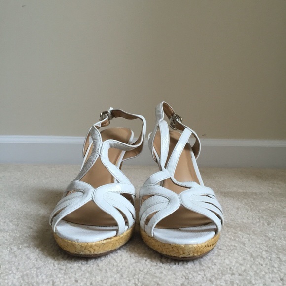White sandals - Picture 2 of 5