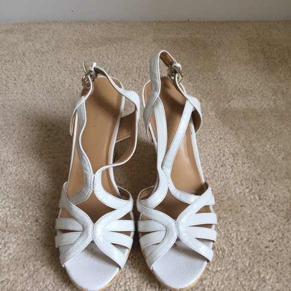 White sandals - Picture 3 of 5