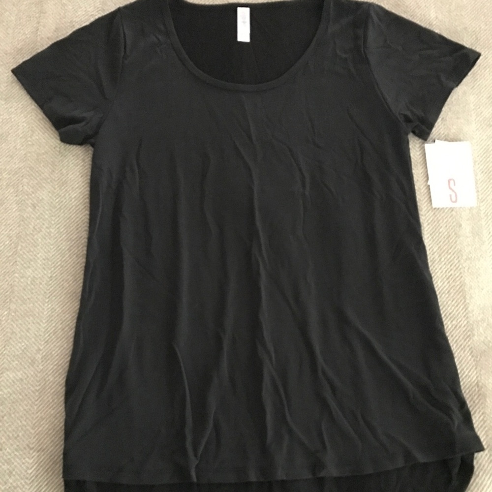 Black Classic T 🦄