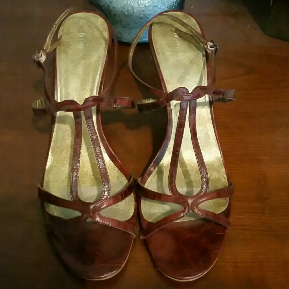 LEATHER MULTI STRAP HEEL