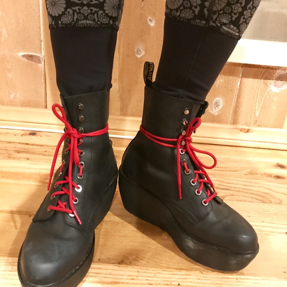 DR. MARTENS AIRWAIR  WYOMING JAMILA BOOTS US Sz 9