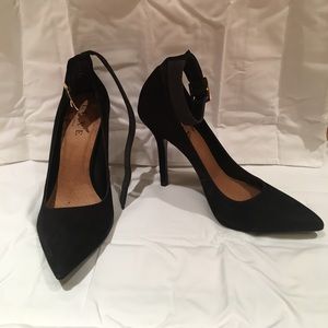 LUXE by just fab black suede leather pointed heels