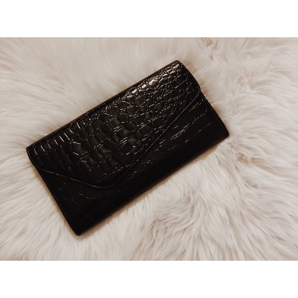 Women's Faux Snake Print Clutch