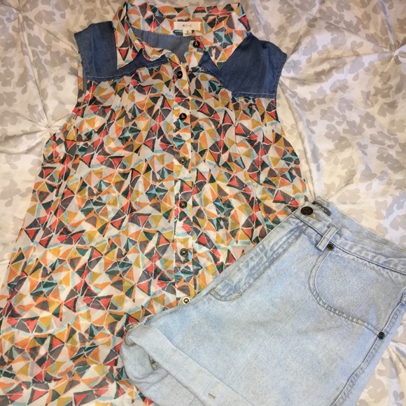 Vintage Button Up Sleeveless Tanktop - Picture 2 of 5