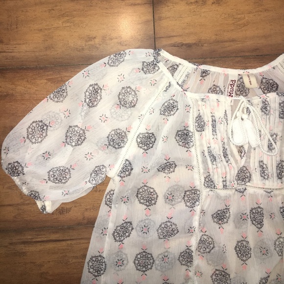Mudd Sheer Short Sleeve Blouse - Picture 4 of 5