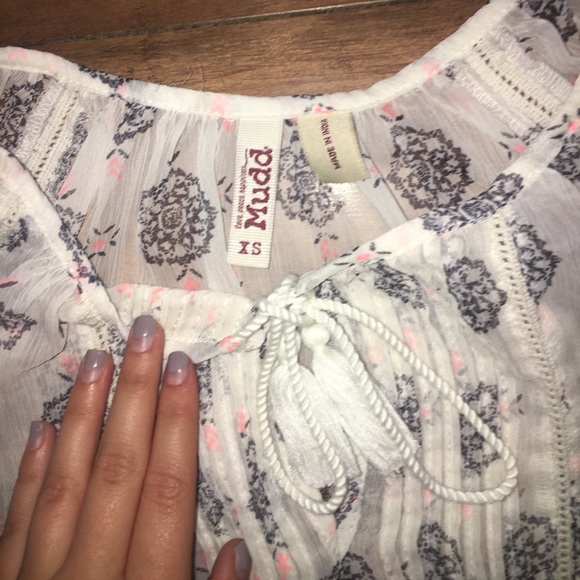 Mudd Sheer Short Sleeve Blouse - Picture 5 of 5