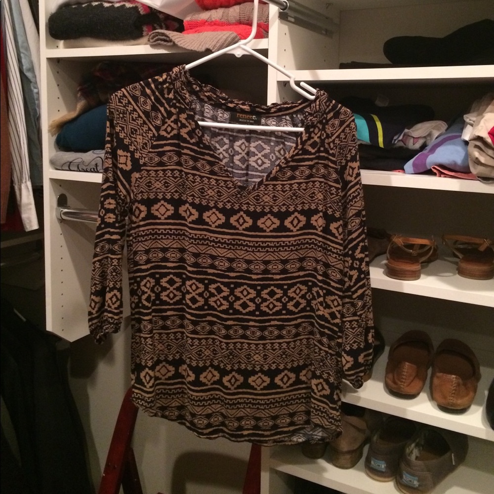 Tribal and earthy 3/4 length sleeved shirt.