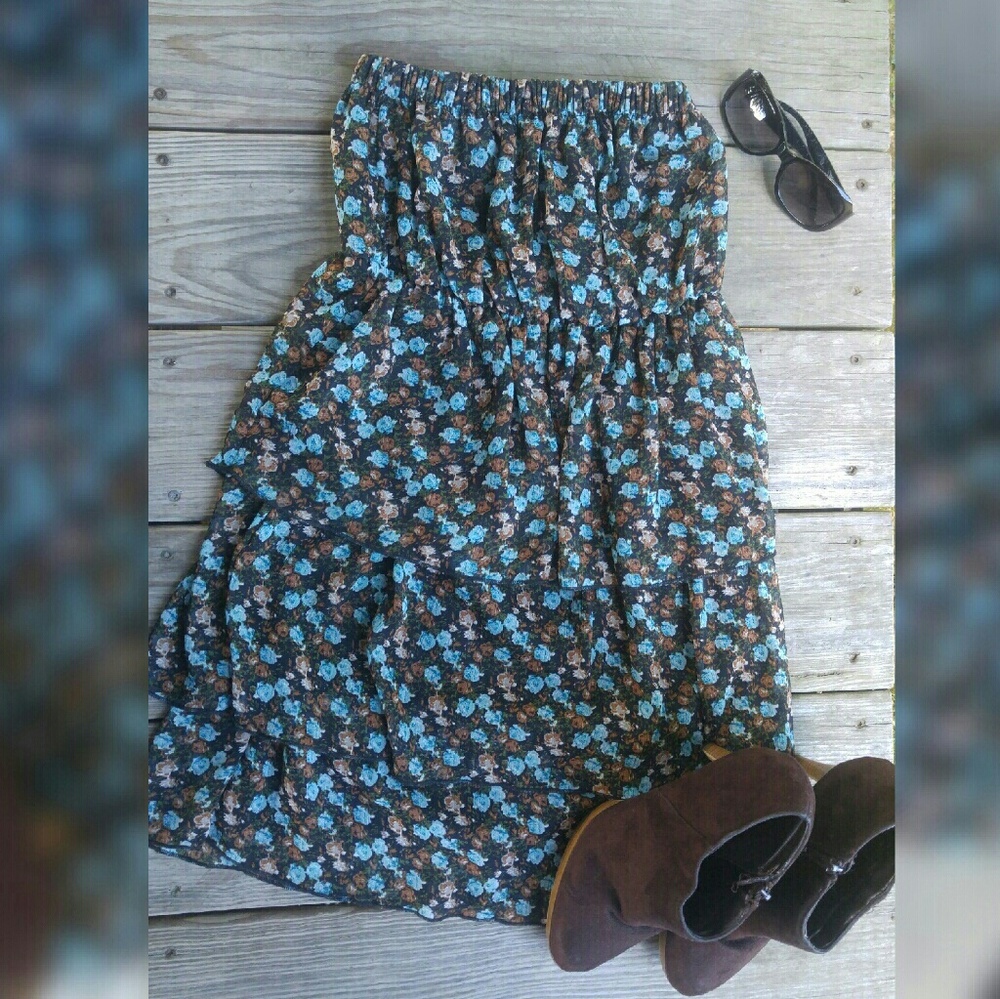 Ruffled flower dress sz Med
