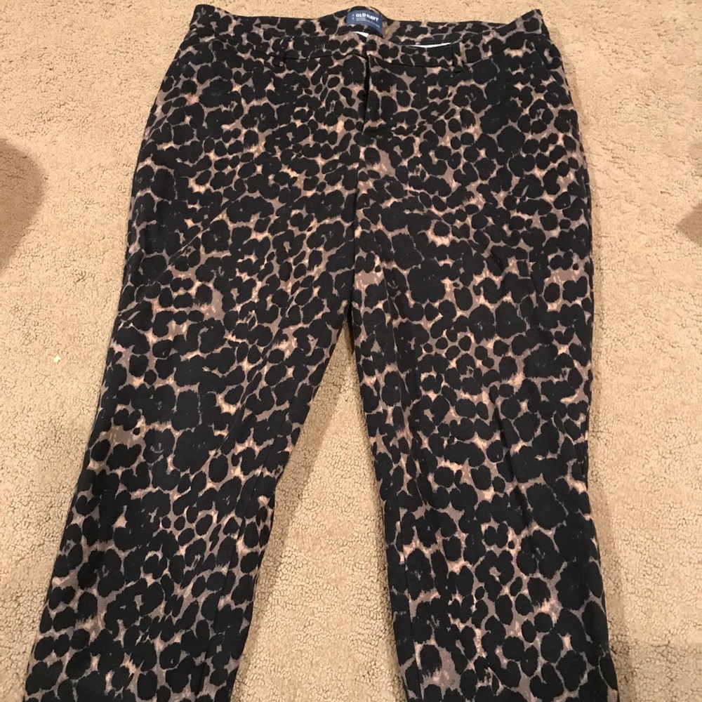 Old Navy Animal Print ankle pants!!