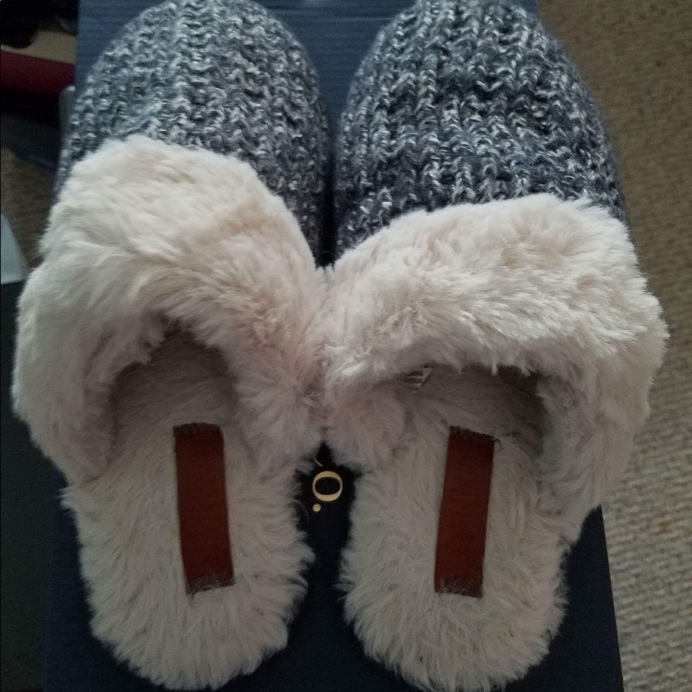 ⭐️"Love" Slippers-Perfect condition