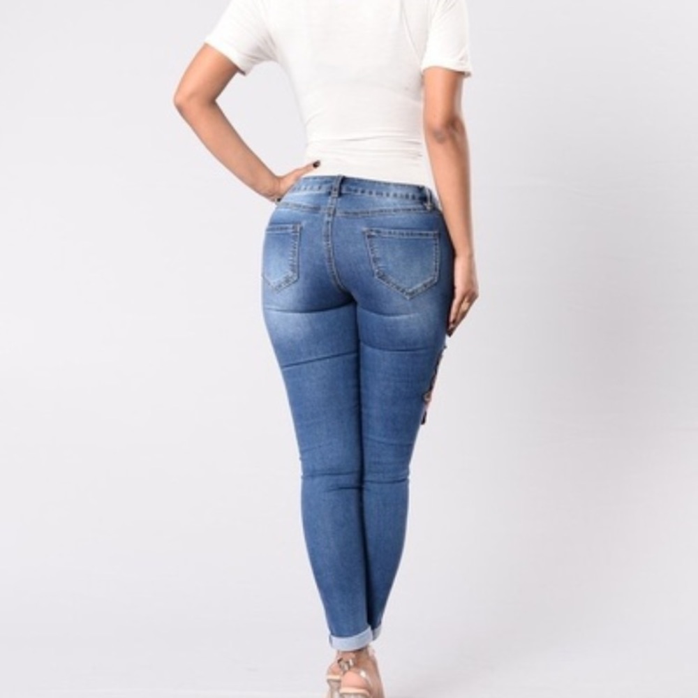 LAST// Distressed Skinny Rose Jeans - Picture 3 of 8