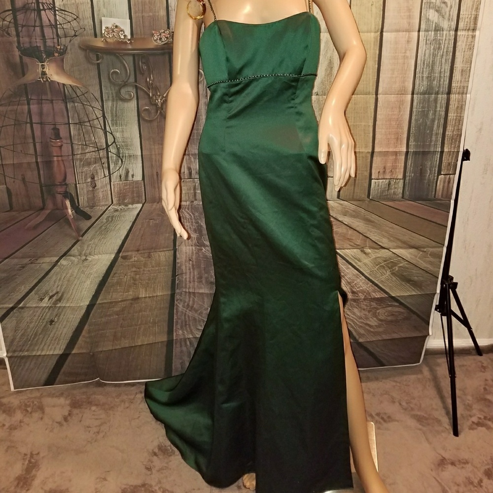 Bridal or Formal Gown Hunter Green size 6