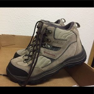 Women's Columbia hiking boots size 9