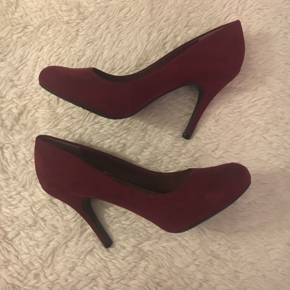 Jessica Simpson burgundy suede heel