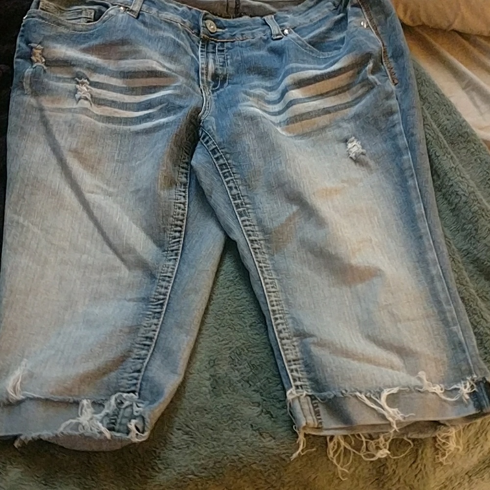 Faded crop jeans