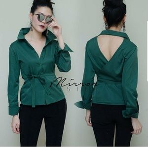 Front buttons green shirt