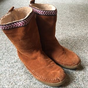Toms brown boots with Aztec borer