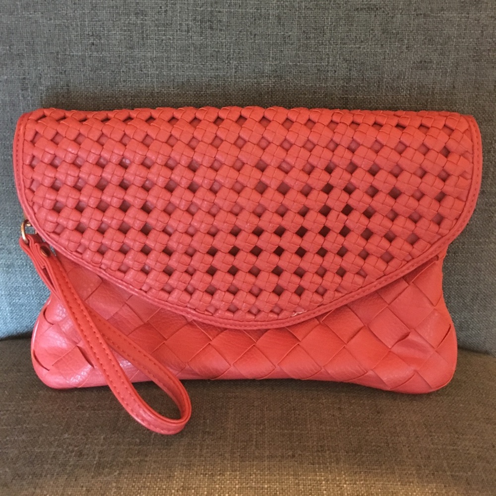 NWOT Urban Expressions Coral Clutch