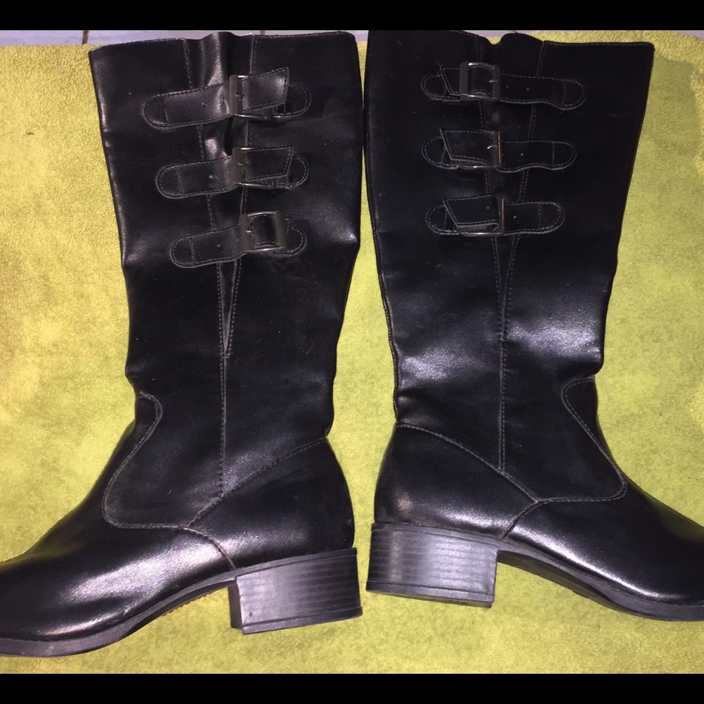 NWT WIDE CALF WOMENS BOOTS