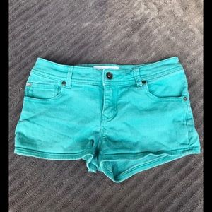 (Kids) Little girls Roxy shorts.