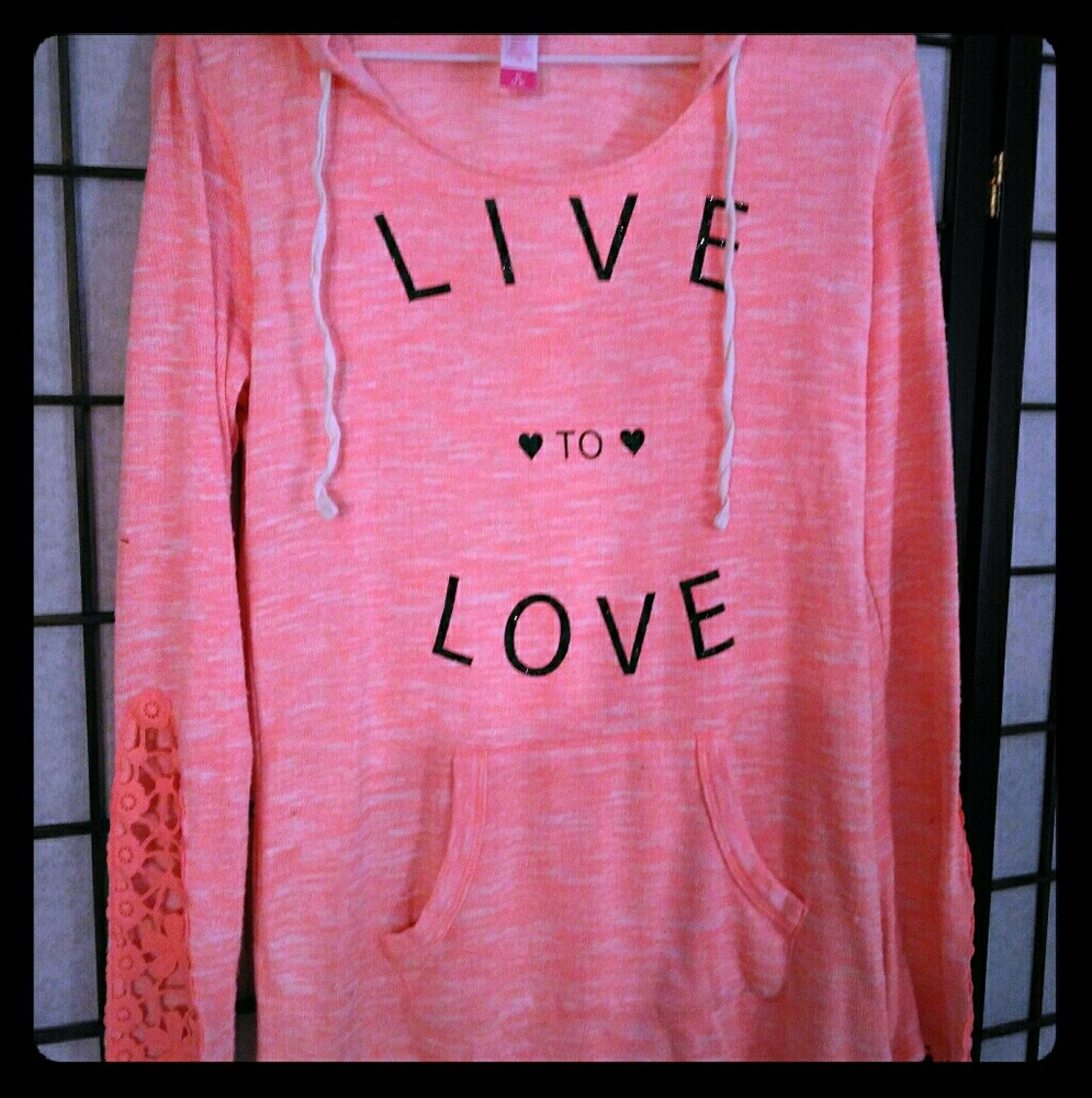 Super lightweight hooded sweater