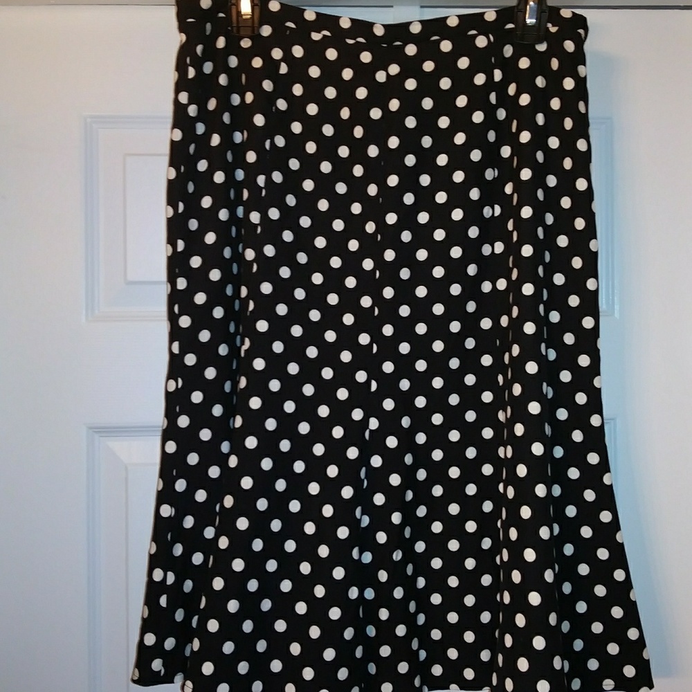 SOLD 🌟 Polka-dotted Skirt 🌟
