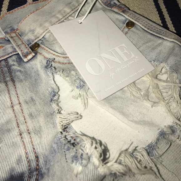 ❌SOLD❌NWT One Teaspoon Distressed Shorts - Picture 2 of 6