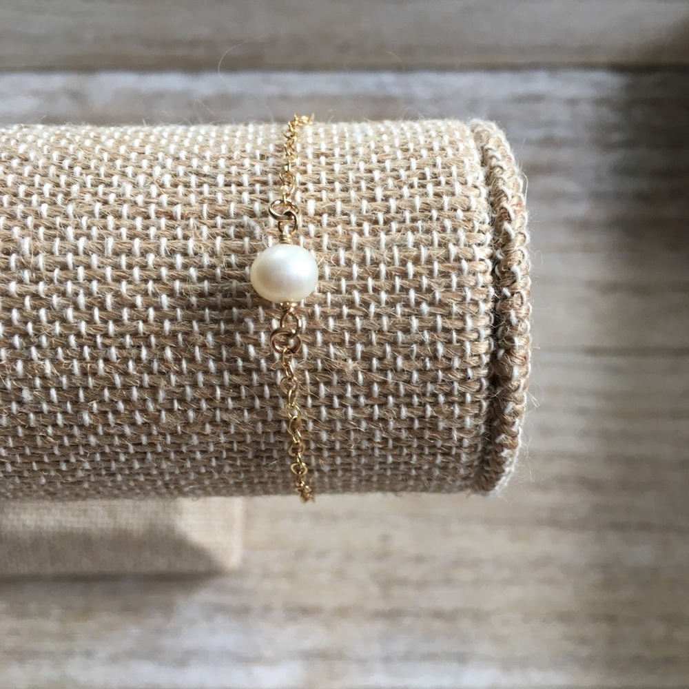 ✨Minimalist Pearl Bracelet✨ - Picture 2 of 5