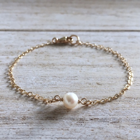 ✨Minimalist Pearl Bracelet✨ - Picture 4 of 5