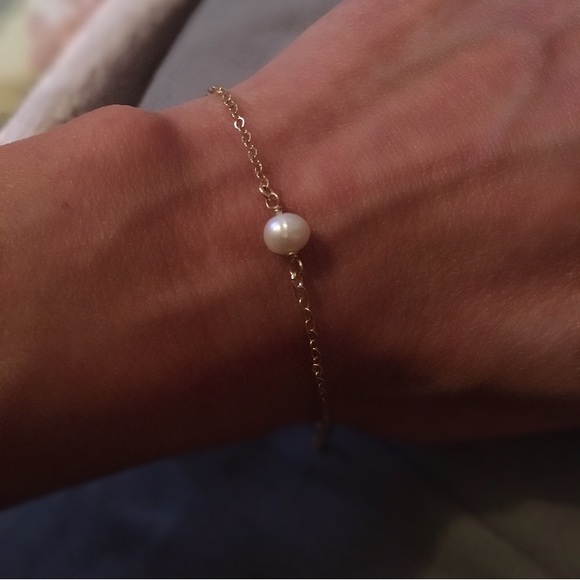 ✨Minimalist Pearl Bracelet✨ - Picture 5 of 5