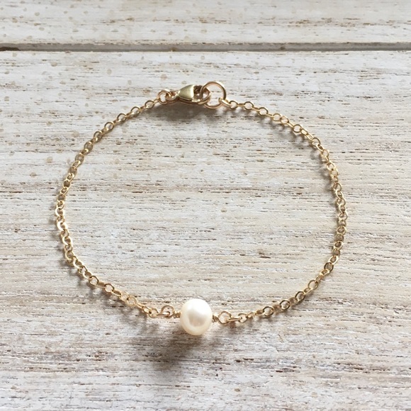 ✨Minimalist Pearl Bracelet✨ - Picture 3 of 5