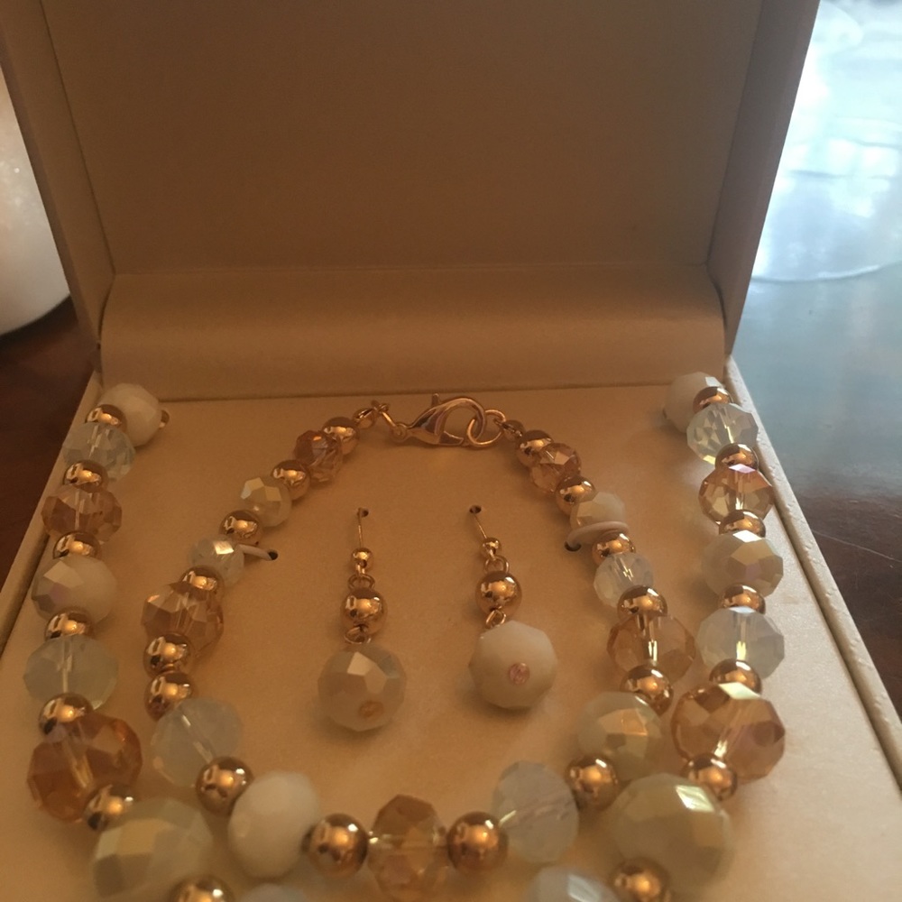 Kim Rogers boxed earrings, bracelet, necklace set