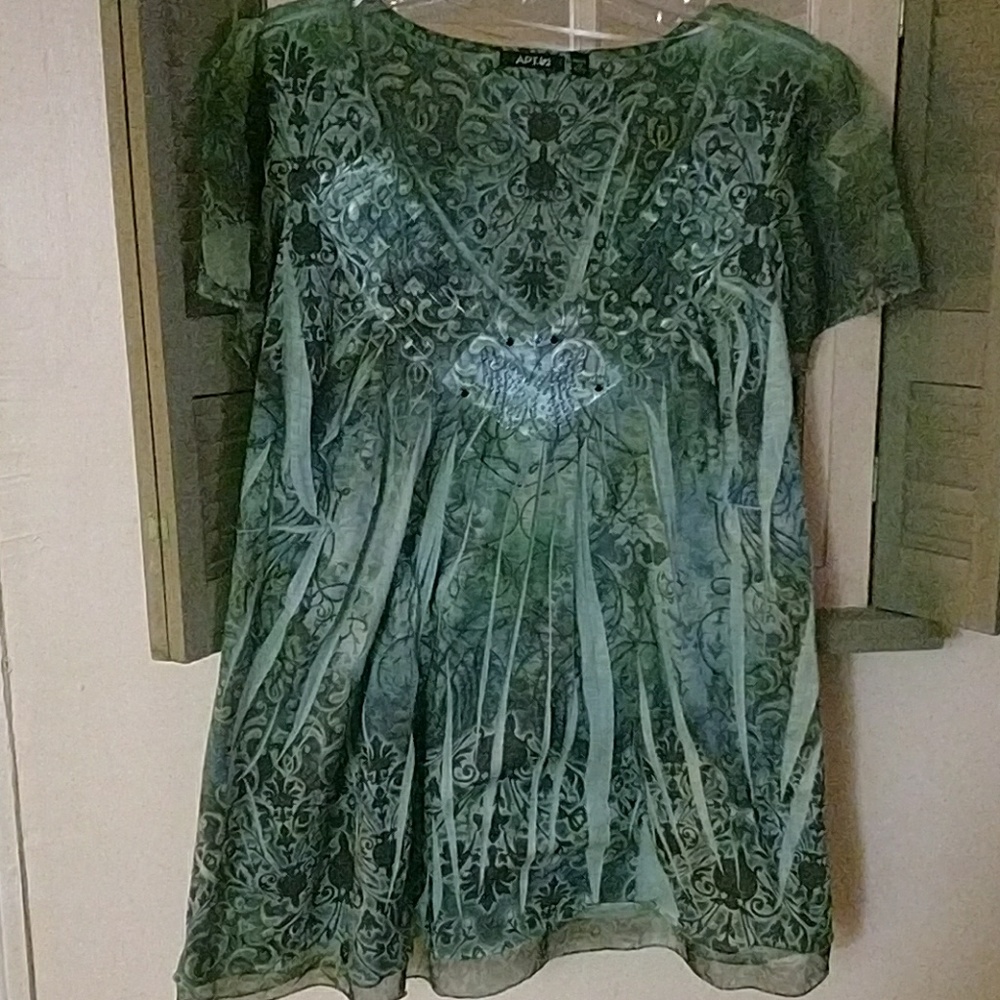 Greenish top work trippy design.