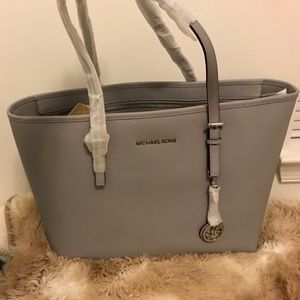 Micheal Kors handbag ( grey)