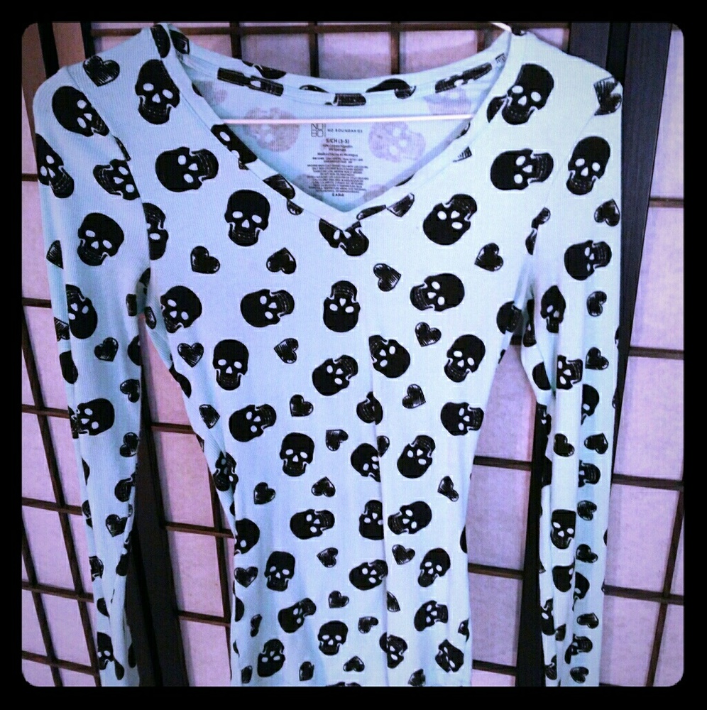 Skull and hearts knot long sleeved