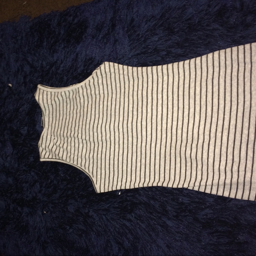 Dress - Picture 3 of 4