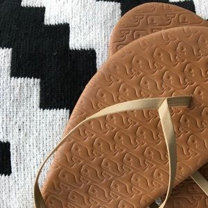 Vineyard Vines Lea Whale flip flops size 8
