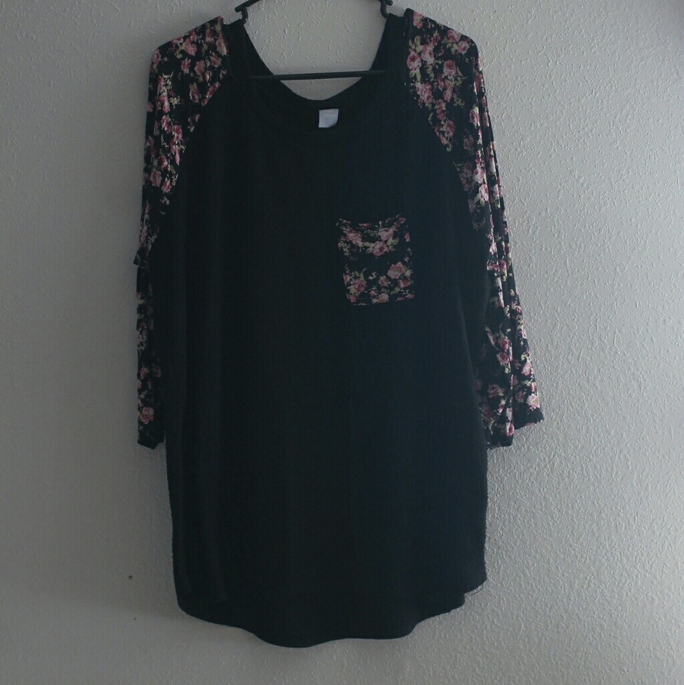 Floral sleeve black shirt! 2x