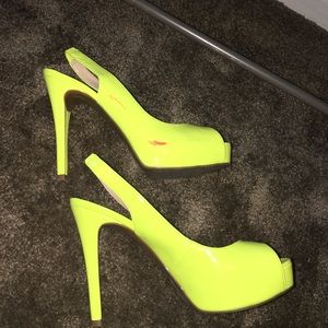 Guess peep-toe